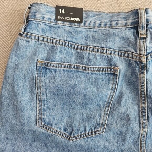 Fashion Nova Curve Crossover Straight Leg Jean Medium Wash SZ 14 Botton Fly NWT - Picture 7 of 16